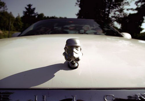 http://sharky.cowblog.fr/images/NewPict/stormtrooperhoodornament.jpg