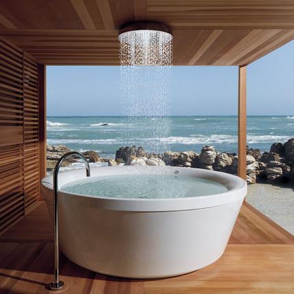 http://sharky.cowblog.fr/images/SharkyTOF/outdoorbathtub.jpg